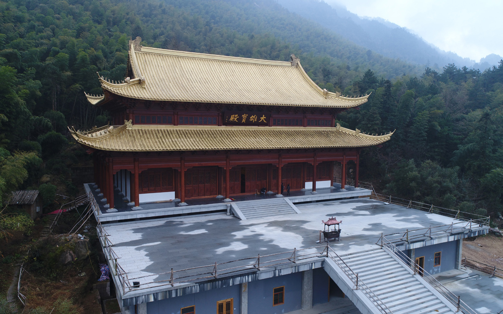 九华山大觉寺-屋顶铜瓦.JPG